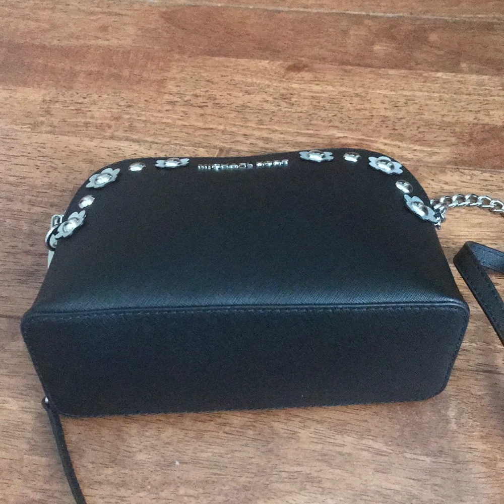 Michael Kors Dome Crossbody with Flower detail - Picture 5 of 5